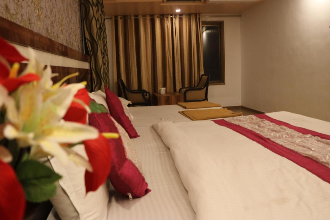 Mountview Resort 로나발라 외부 사진